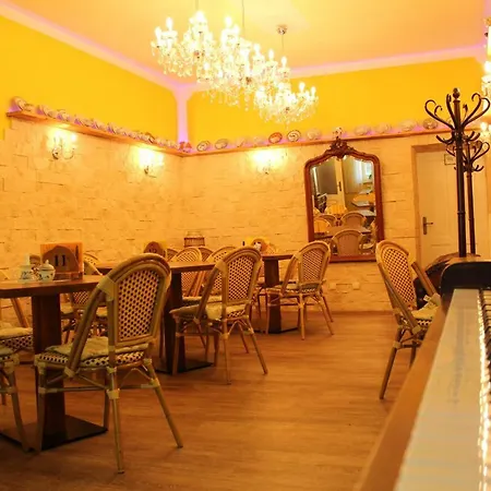 Guest house Heinrich's & *