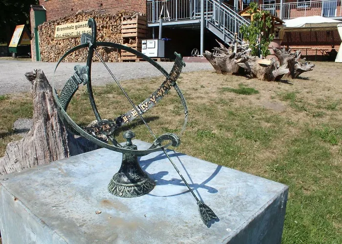 Heinrich's & 招待所 4*