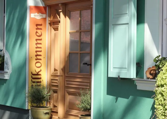 Heinrich's & Гостевой дом 4*