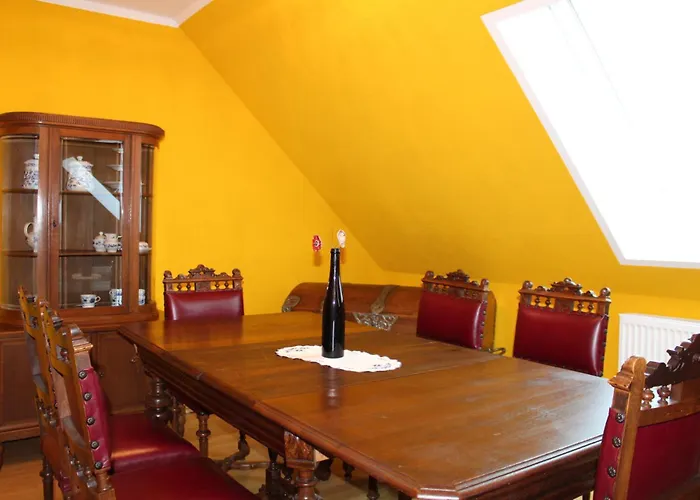 Heinrich's & 4* Walternienburg